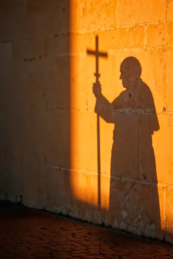 Cruz do Bom Pastor — frente, com assinatura do Papa Francisco